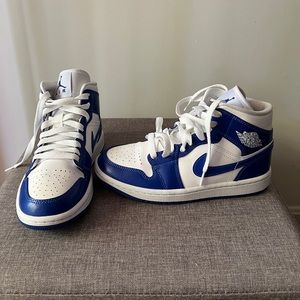 WMNS AIR JORDAN 1 MID
"Kentucky Blue"